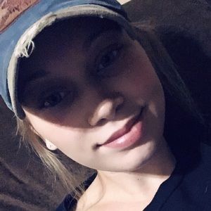 Meet your Posher, Brittney